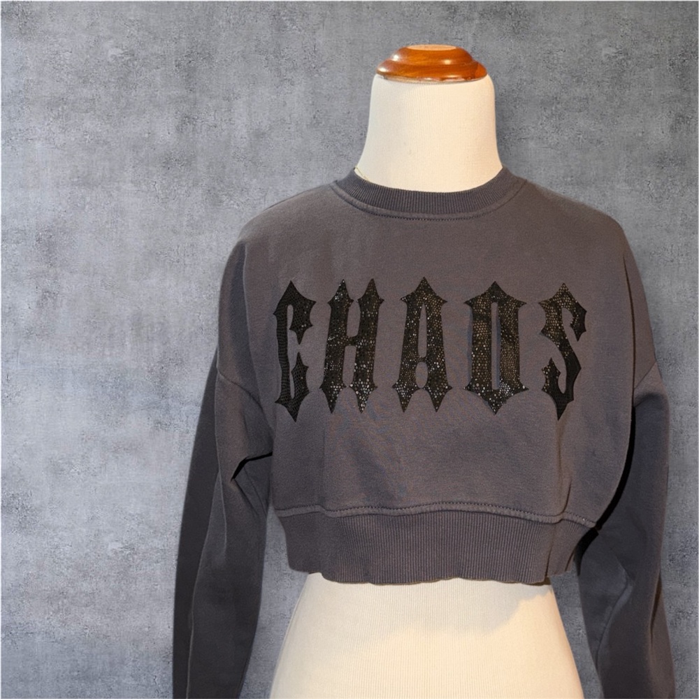 "Chaos" cropped sweatshirt 💅🏼